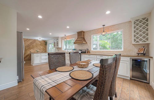 Grogan's Mill House | Dog Friendly & just one mile to Woodlands Town Center!
