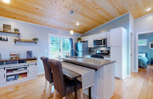 Carson Cabin | Dog-friendly mtn-view cabin near river with firepit, small deck, & washer/dryer