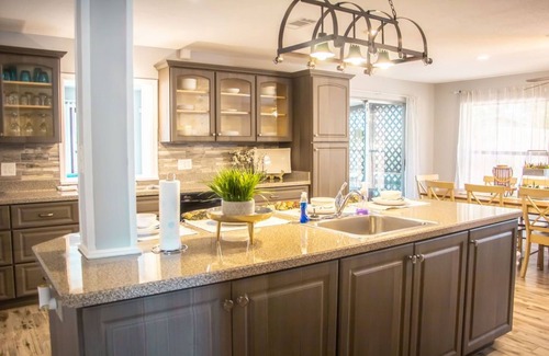 Oldsmar House | DOG friendly pool home close to the BEACH!