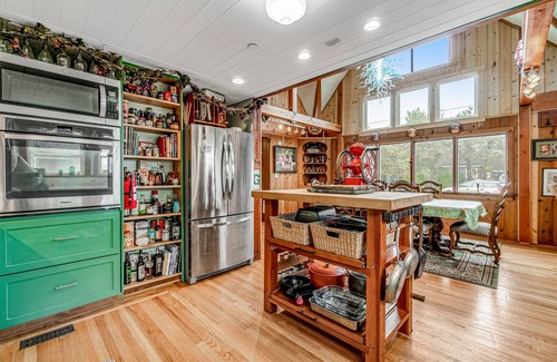 Seaside House | Dog-friendly retreat with game room, firepit, kitchen & kitchenettes