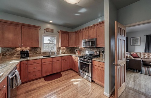 Salida House | Dog Friendly Scenic Salida Getaway - Minutes to Mountain Bike Trails and downtown Salida