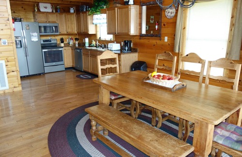 Gatlinburg - Pigeon Forge Cabin | Dogwood Dreams} Awesome Views, Awesome Game-room, WiFi, Hot tub, No steep roads