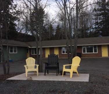 Pictou Hotel | Dolan's Motel