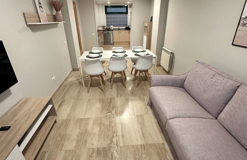 Viladecans Apartment | DOLCE GAVÀ Next to the station! 15 min BCN!