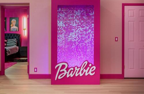 Westgreen Estates House | Dollhouse Daydream! Barbie-Inspired Home