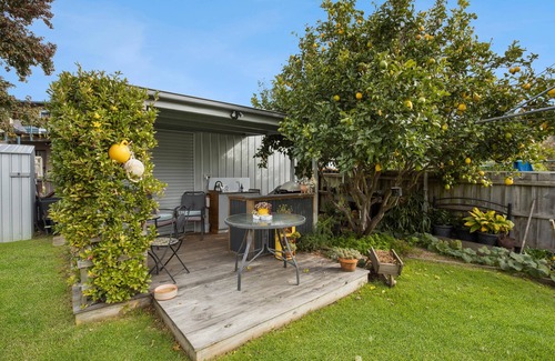 Paynesville Cottage | Dolphin Cottage: This cozy cottage is the perfect springboard to the Lakes