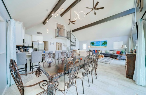 Bel Air House | Dolphin Days Lagoon Retreat