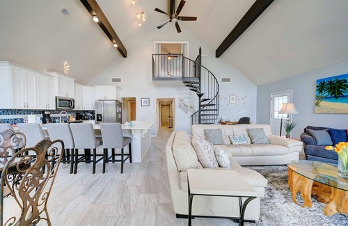 Bel Air House | Dolphin Days Lagoon Retreat