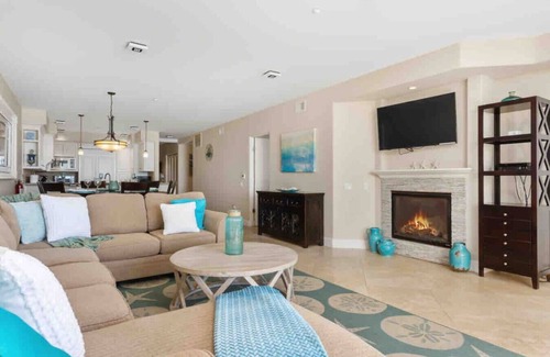 Townsite House | Dolphin Views,Oceanfront, Walk to Restaurants