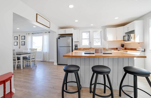 Rogers City Cottage | Dom Rodzinny Lakeview Getaway - Walk to Lake Huron