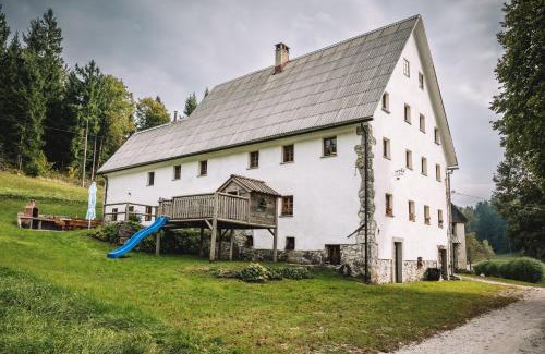 Gorenja Trebusa House | Domačija Gačnik