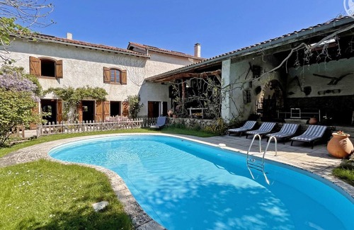 Essertines-en-Donzy Cottage | Domaine de Campagne: Authentic Charm with Pool and Spa