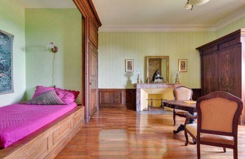 Le Truel Bed & Breakfast | Domaine de Linars ☆ La chambre du Roi ☆ XIXe ☆ view south meadows and forests