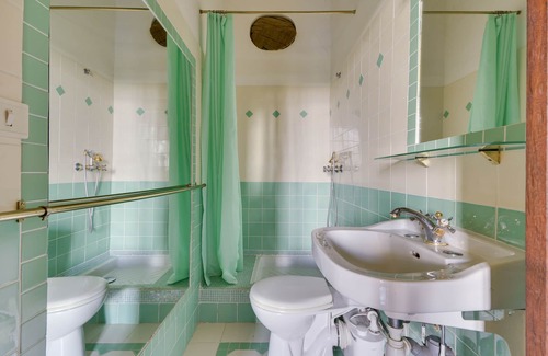 Le Truel Bed & Breakfast | Domaine de Linars ☆ La chambre du Roi ☆ XIXe ☆ view south meadows and forests