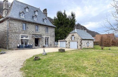 Velzic House | Domaine des 5M, Authenticité et Élégance au cœur du Cantal