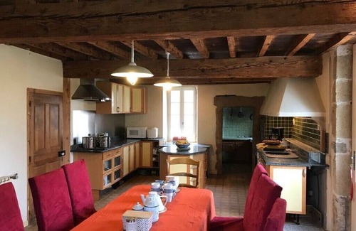 Ourches House | DOMAINE DES CHABRIERS: maison de maitre with swimming pool weekends -MARIAGE