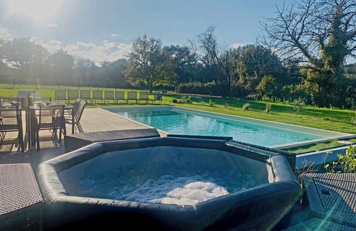 Poilly-lez-Gien Villa | Domaine Évasion: Spa & Pickleball in the Loiret region