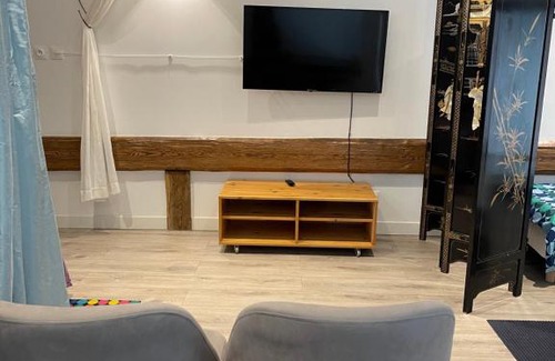 Saint-Symphorien-sur-Saone House | Domaine Ravy-La Camélia