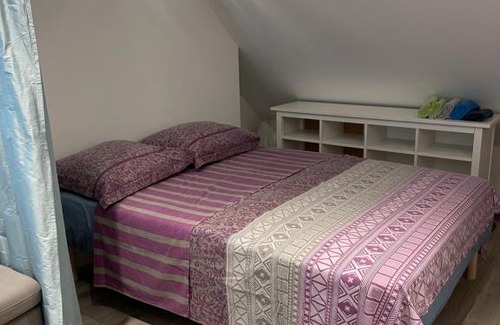 Saint-Symphorien-sur-Saone House | Domaine Ravy-La Camélia