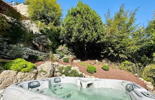 Le Bar-sur-Loup House | Domaine Les Deux Roches