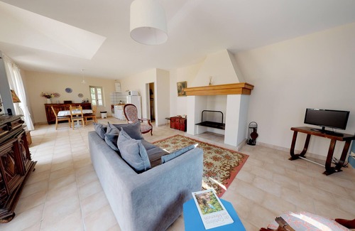 Fabrezan Apartment | Domaine Paul Huc, upscale apartment in the heart of Corbières