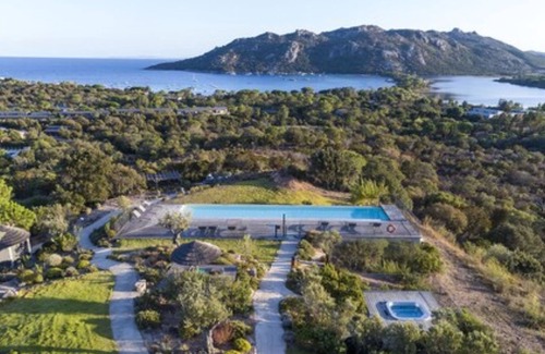 Santa Giulia House | Domaine Santa Giulia Palace
