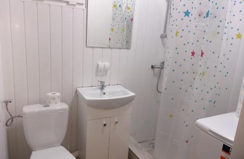 Grodzisk Mazowiecki Other | Domek Kontenerowy N5 - 5 osobowy 2 Pokoje , Kuchnia , Łazienka - Izdebno- NoclegiGrodziskPL