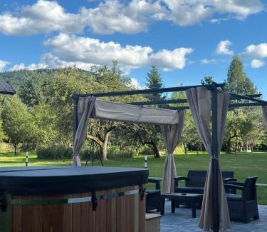 Łacko Apartment | Domek z balią Pod Dębem