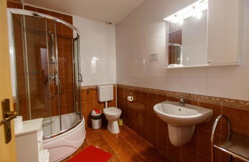 Danes House | Domeniul Dracula Daneș