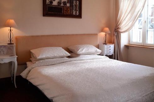 Domfront en Poiraie Bed & Breakfast | Domfront - Numero CINQ