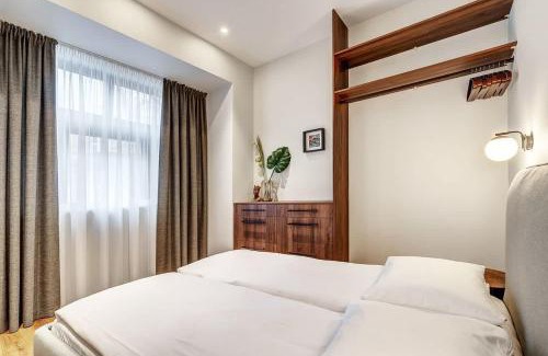 Old Town Apartment | Domillion 5bdr Modern Urban Fourplex So1F