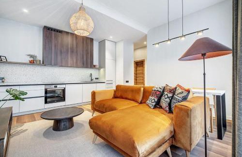 Old Town Apartment | Domillion 5bdr Modern Urban Fourplex So1F