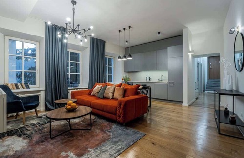 Old Town Apartment | Domillion new modern 2bdr. City Hall apt. D1117B