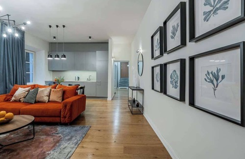 Old Town Apartment | Domillion new modern 2bdr. City Hall apt. D1117B