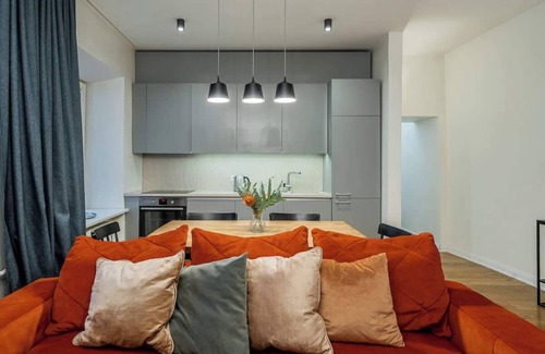 Old Town Apartment | Domillion new modern 2bdr. City Hall apt. D1117B