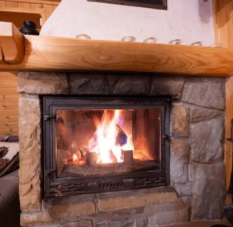 Łopuszna Ski Chalet | Domki Janosik - Góralski domek z kominkiem, przyjazny zwierzętom, ogrodzony, Łopuszna w Gorcach