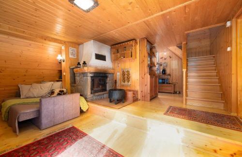 Łopuszna Ski Chalet | Domki Janosik - Góralski domek z kominkiem, przyjazny zwierzętom, ogrodzony, Łopuszna w Gorcach