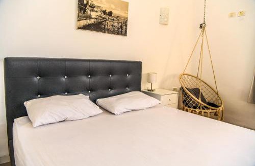 Tiberias Old City Cabin | Domos Tiberias דומוס טבריה