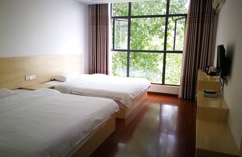 Beihu District House | DONG JIANG HU XIANG CUN DA WAN CAI Hotel