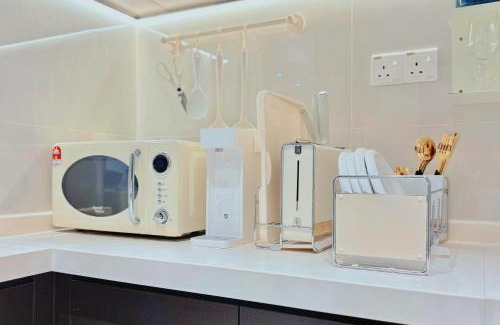 Central District Apartment | Dooga Ins-Retro Pastelland Seaview Bathtub by Doogahome Homestay