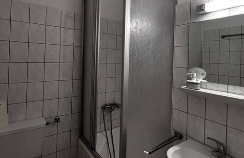 Mandelholz House | Doppel-/ Zweibettzimmer mit Bergblick 9
