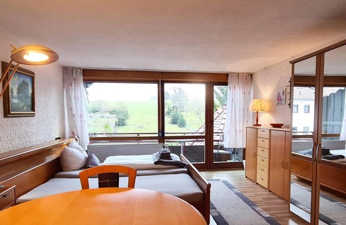 Rotensol Apartment | Doppelzimmer Landhotel Schönblick mit Balkon und Weiter Blick ins Grüne 06