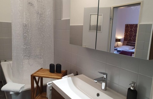 Moelln Bed & Breakfast | Doppelzimmer mit Seeblick - Pension Seeschlösschen