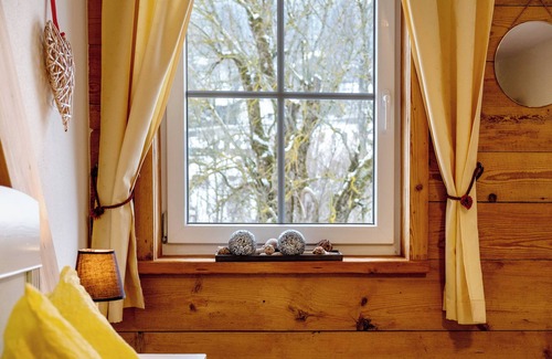 Sankt Georgen im Schwarzwald Apartment | 'Doppelzimmer Ohne Balkon 26' with Shared Garden and Wi-Fi