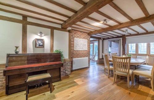 Bray on Thames House | Dorney,Windsor Family Getaway with Hot Tub