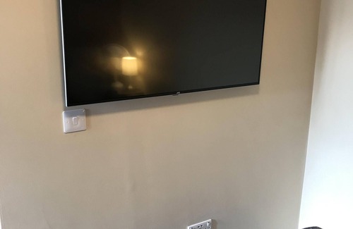 Frampton Hotel | Double bedroom with Shower ensuite on Ground floor