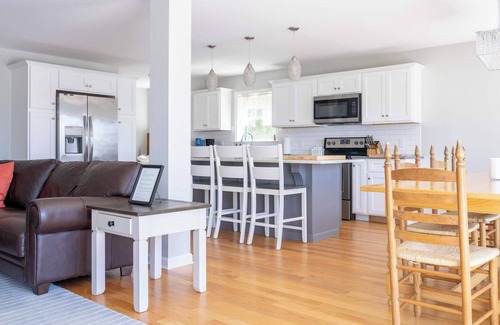 Easton's Point House | Double lot walk to beach 5 bed 7 bath, large yard