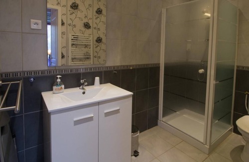 Saint-Affrique House | Double room-Comfort-Ensuite with Shower-2
