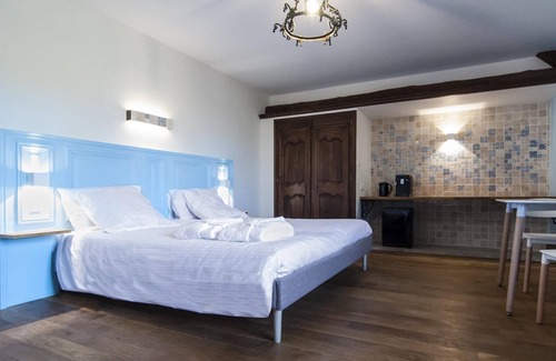 Eguilly Bed & Breakfast | Double room-Deluxe-Ensuite-Garden view-Avec Hammam