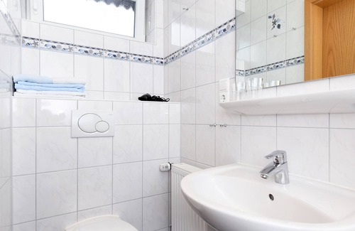 Neuharlingersiel Cottage | Double room - Double room in the Hotel-Pension Marlies